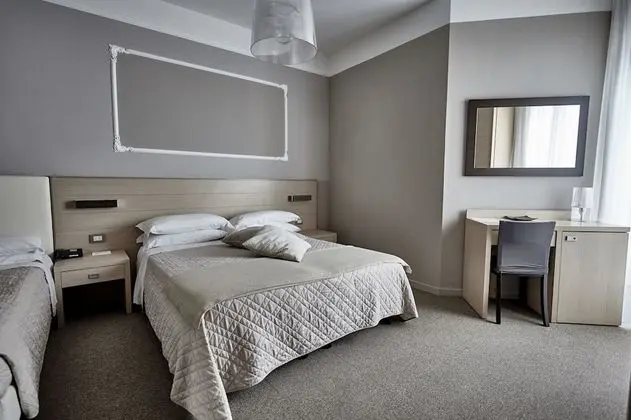 Deluxe Üç Kişilik Oda, Kısmi Deniz Manzaralı
