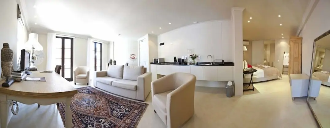 Deluxe Suite with kitchenette/sleeper (B+B)