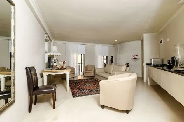 Deluxe Suite with kitchenette/sleeper (B+B)