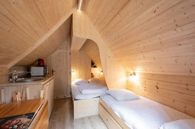 Kulübe (Cabane Forestière)