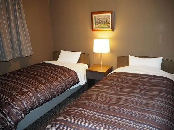 İki Ayrı Yataklı Oda, Sigara İçilebilir