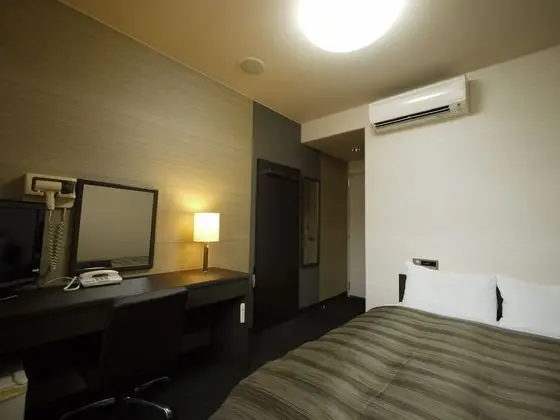 Tek Büyük Yataklı Oda, Sigara İçilebilir