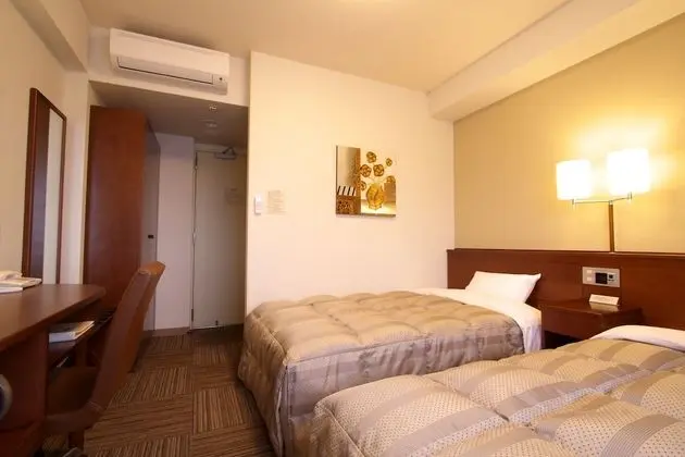 İki Ayrı Yataklı Oda, Sigara İçilebilir