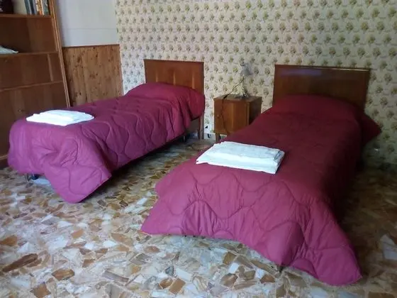 Basic Tek Büyük veya İki Ayrı Yataklı Oda