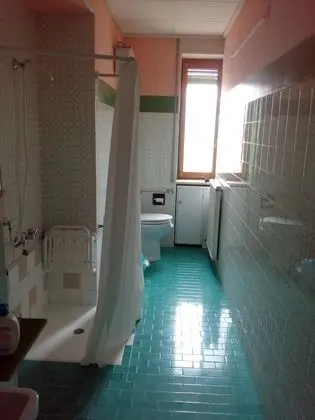 Basic Tek Büyük veya İki Ayrı Yataklı Oda