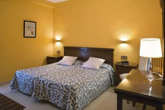 Tek Büyük Yataklı Oda, Kısmi Deniz Manzaralı