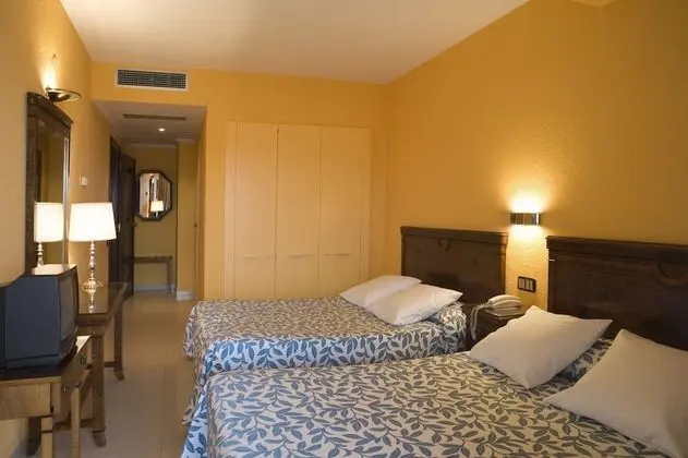 Tek Büyük Yataklı Oda, Kısmi Deniz Manzaralı