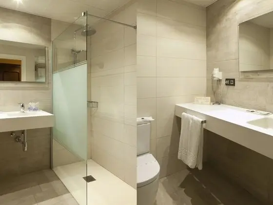 Tek Büyük Yataklı Oda, Kısmi Deniz Manzaralı