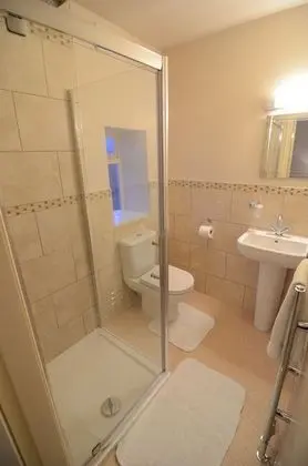 İki Ayrı Yataklı Oda, Banyolu/Duşlu