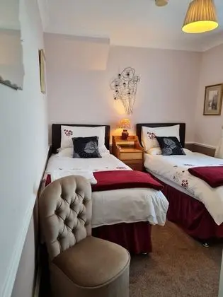 İki Ayrı Yataklı Oda, Banyolu/Duşlu