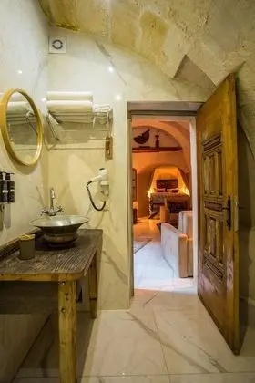 Cave Suite