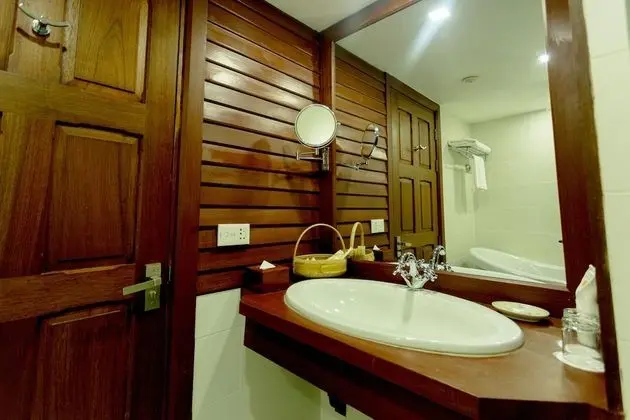 Deluxe Tek Büyük Yataklı Oda, Bahçe Manzaralı
