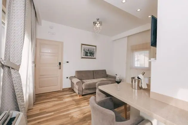 Deluxe Apart Daire, Teras