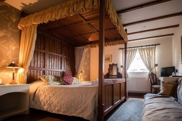 Tek Büyük Yataklı Oda (Four Poster Bed)