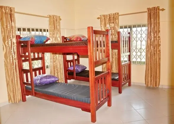 Basic Ortak Ranzalı Oda, Sadece erkekler için (4 People)