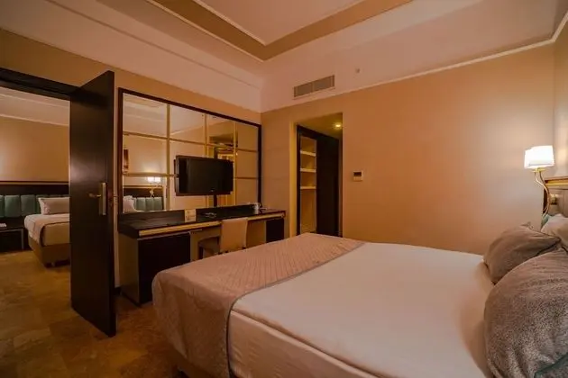 Family Room, 2 Bedrooms