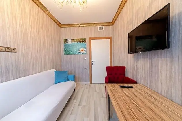 Suite, Kara Manzaralı, Balkonlu