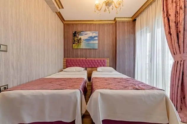 Suite, Kara Manzaralı, Fransız Balkonlu