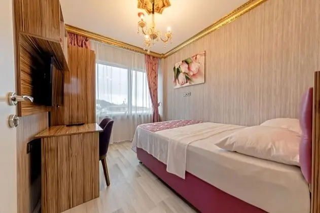 Suite, Kara Manzaralı, Fransız Balkonlu