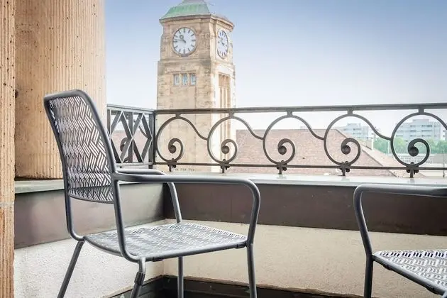 Junior Süit, Balkon