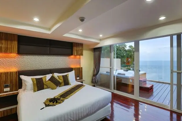 2 Bedrooms Jacuzzi Sea View Suite