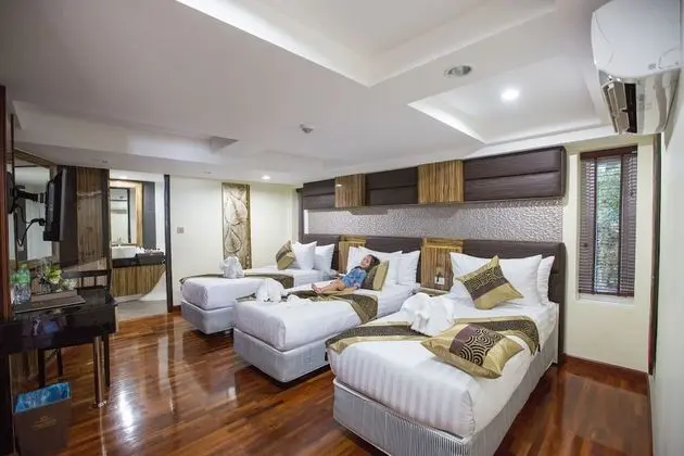 2 Bedrooms Pool Sea View Suite