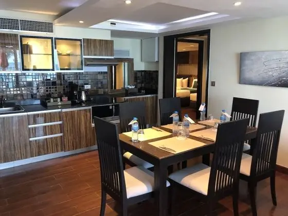 2 Bedrooms Pool Sea View Suite