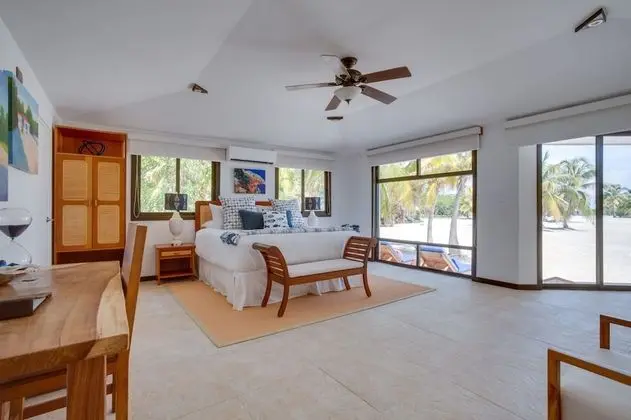 Royal Çatı Katı Süiti (Penthouse), 6 Yatak Odası, Plaj Manzaralı, Denize Sıfır
