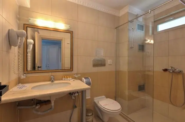 Deluxe Üç Kişilik Oda