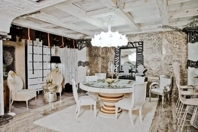 Odada yemek servisi