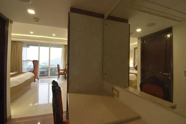 Premium Tek Büyük Yataklı Oda