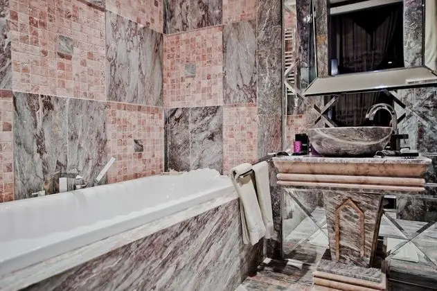 Tek Büyük Yataklı Oda, Balkon, Park Manzaralı
