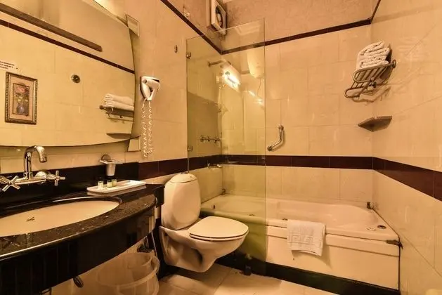 Büyük Yataklı Tek Kişilik Oda