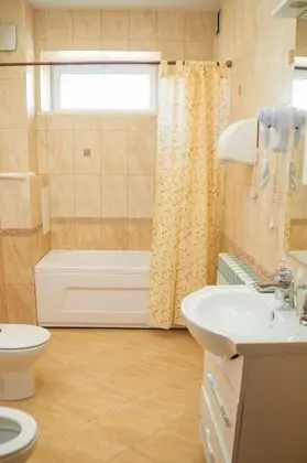 Basic Büyük Yataklı Tek Kişilik Oda, Karma Ranzalı Oda, Özel Banyo