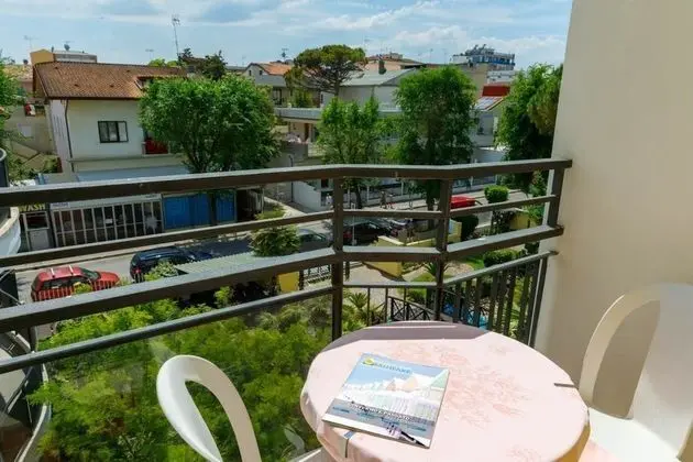 Family Oda, Bahçe Manzaralı