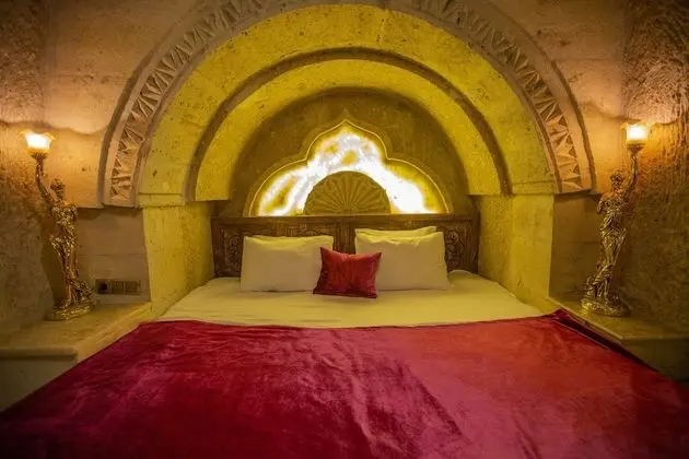 Cave Suite