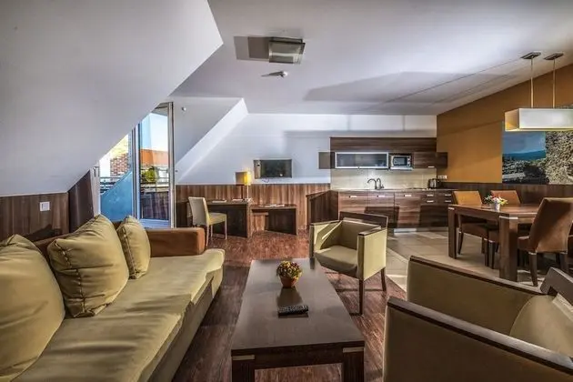 Family Süit, Balkon