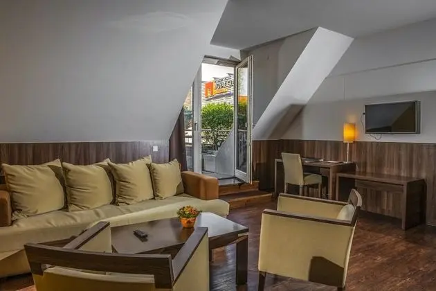 Family Süit, Balkon