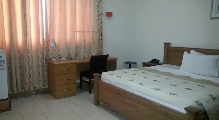 Standard Tek Büyük Yataklı Oda