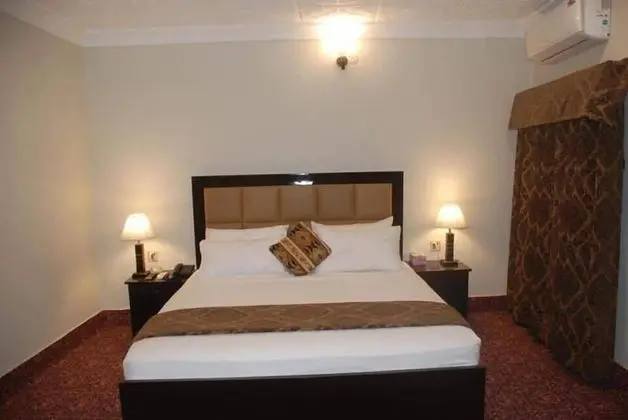 Standard Tek Büyük Yataklı Oda