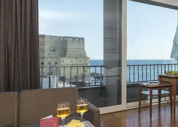 Superior Tek Büyük Yataklı Oda, Deniz Manzaralı (with Sofabed)