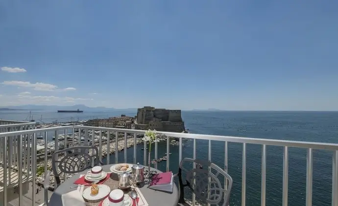 Superior Tek Büyük Yataklı Oda, Deniz Manzaralı (with Sofabed)