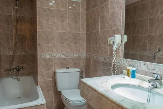 Tek Büyük Yataklı Oda, Sigara İçilmez, Havuz Manzaralı