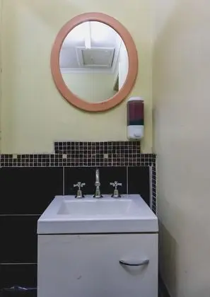 Tek Büyük Yataklı Oda, Ortak Banyo