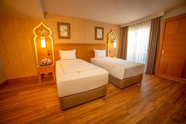 https://images.etstur.com/files/images/hotelImages/TR/51662/l/Royal-Dragon-Hotel-Genel-399388.jpg