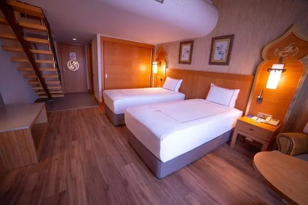 https://images.etstur.com/files/images/hotelImages/TR/51662/l/Royal-Dragon-Hotel-Genel-399391.jpg