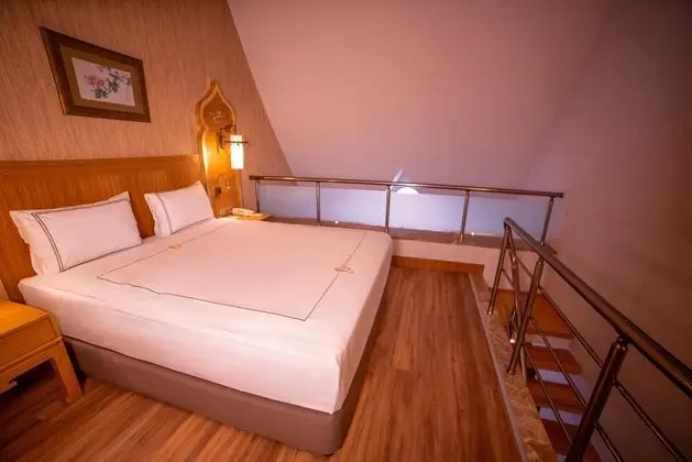 https://images.etstur.com/files/images/hotelImages/TR/51662/l/Royal-Dragon-Hotel-Genel-399392.jpg