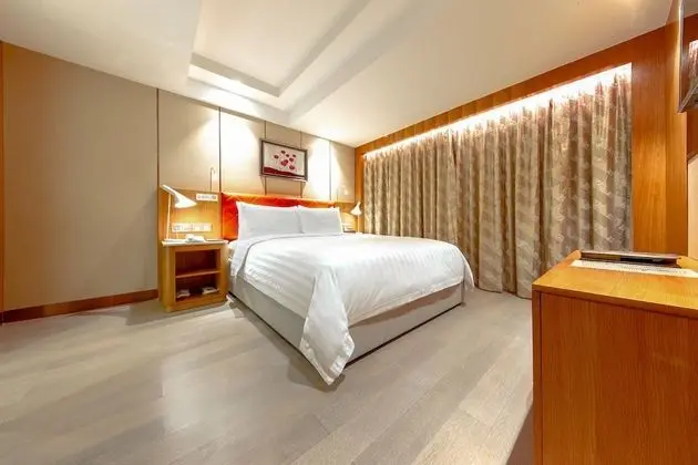 Superior Suite (Partly Non-Smoking Room (with closed window))