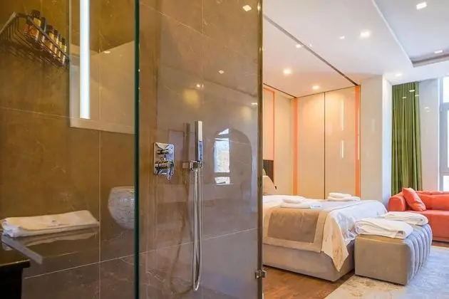 Junior Süit, Balkon