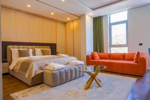 Junior Süit, Balkon